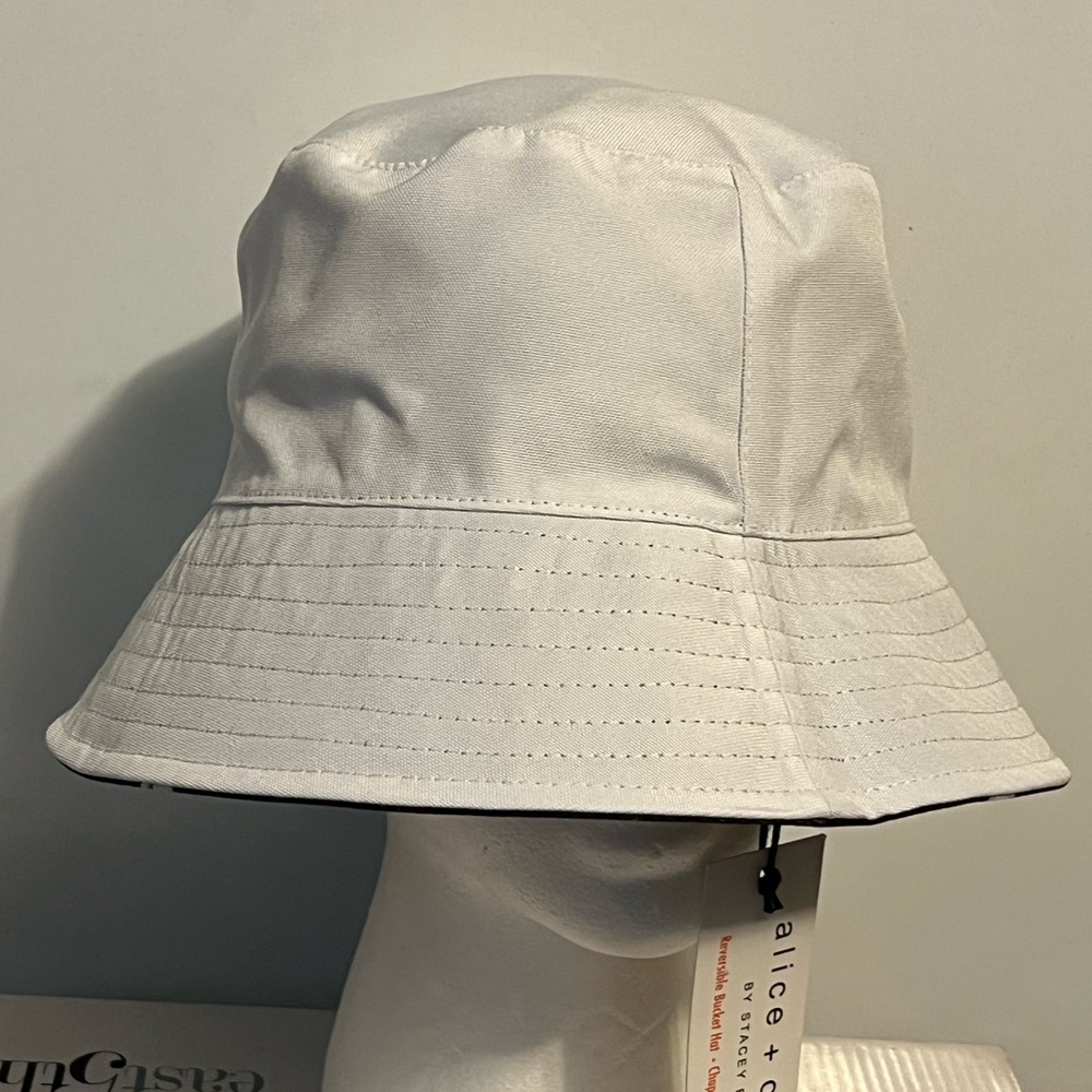 Alice + Olivia white Bucket Hat reversible
